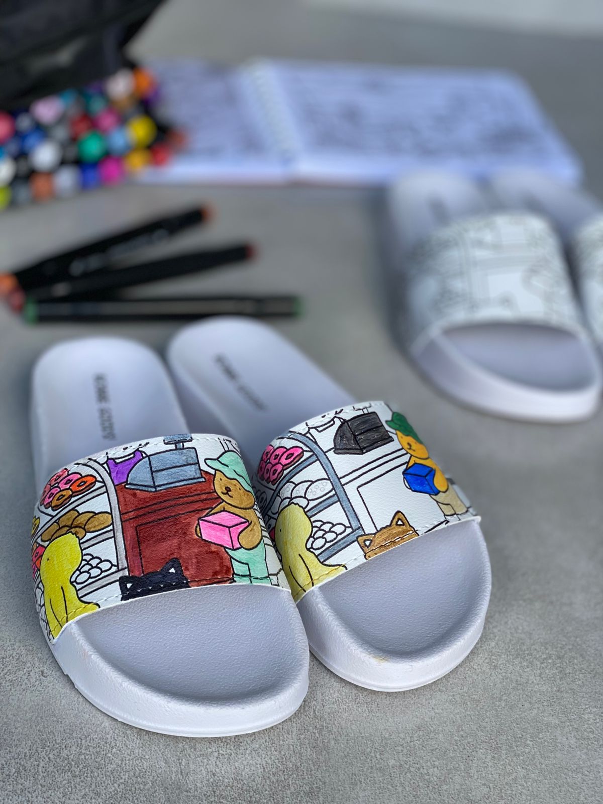 Slide Bobbie Goods