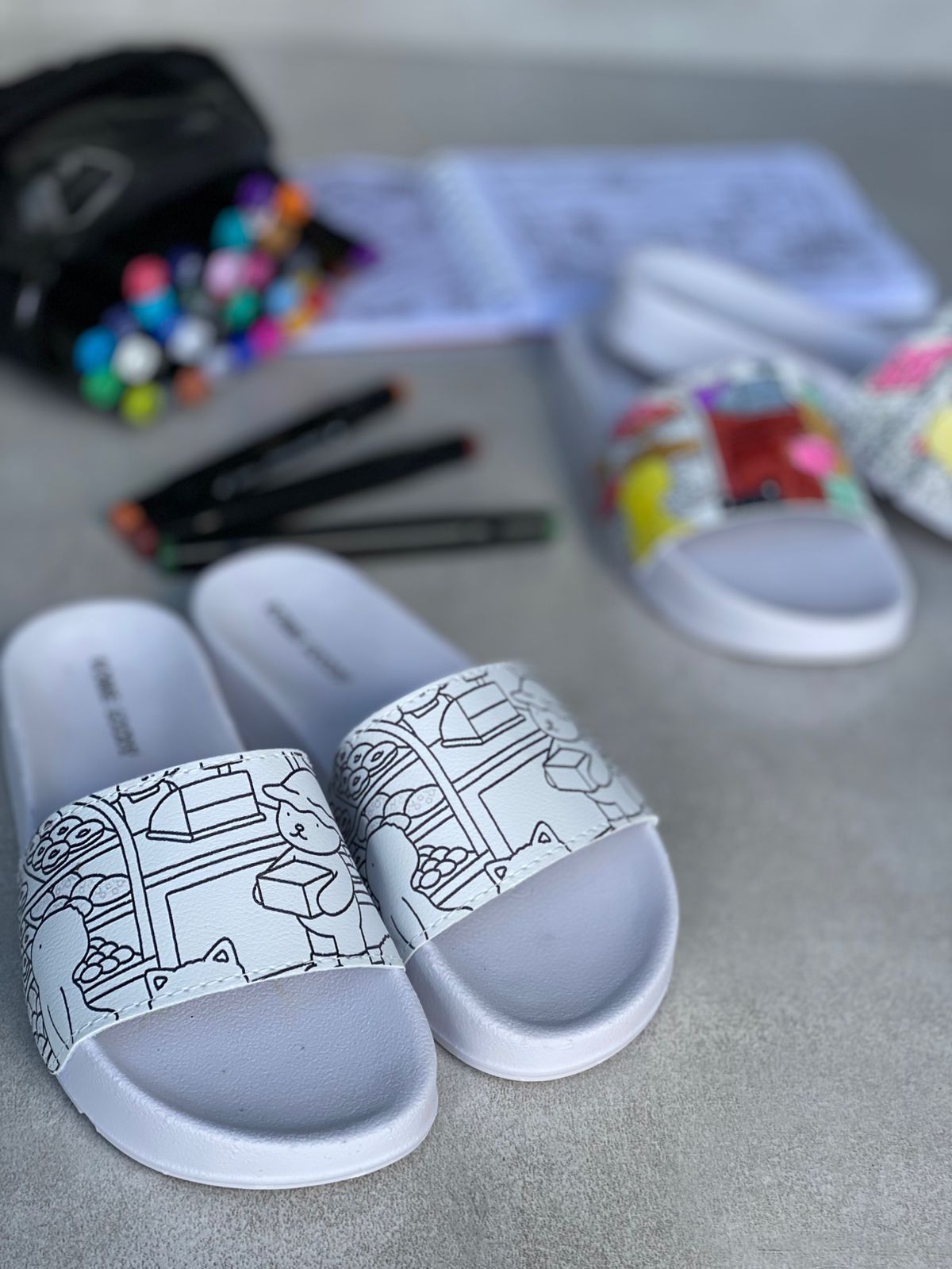 Slide Bobbie Goods